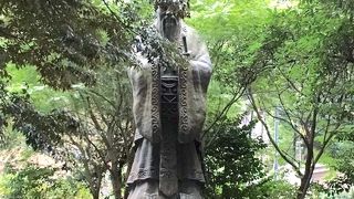 孔子銅像