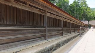 東西２棟あります。普段と神在祭（旧暦１０月）では役割が違うそうです。