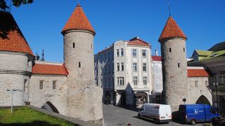 旧市街を囲む城壁がまだかなり残っています。