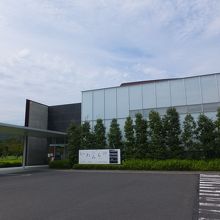 外観はシンプル。