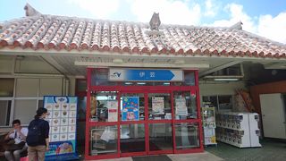 サービスエリアで沖縄そばが食べられます。