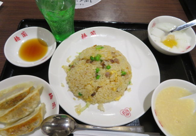 梅蘭やきそばが有名です