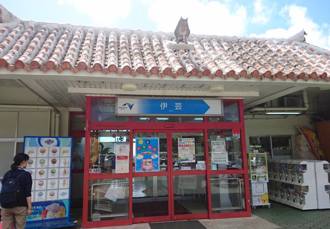 サービスエリアで沖縄そばが食べられます。