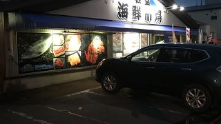 根室駅前で地元の魚介が購入できる
