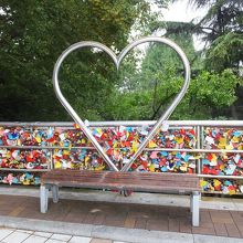 恋人の聖地なのでしょう。