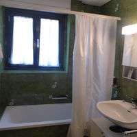 バスタブと洗面台があります