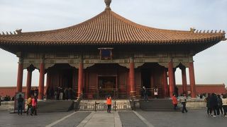 内部には玉座が