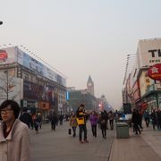 北京の目抜き通り　王府井大街