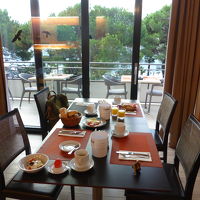 湖に面したテラスもあります