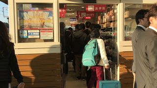 すごく混んでいるので時間に余裕が必要