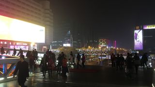 大型ショッピングモールの街