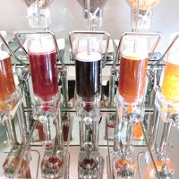 ジャムを供給するマシーン。彩りが美しい。