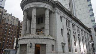 歴史的建築物と現代建築の合体