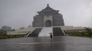４度目の台北観光、最初に訪れたのは大雨の中正紀念堂でした!!