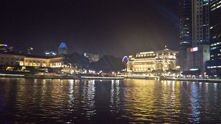 オシャレなバーがたくさん