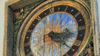 病人や老人を対象とした、隣の聖霊救貧院の一部としてつくられた教会です。