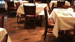 高級感あふれる店内