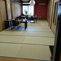 食事する所は、こんなん