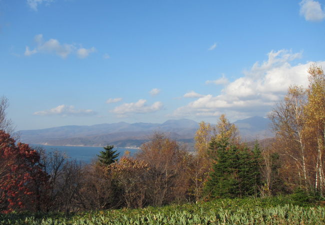 雄冬岬方面の日本海と樺戸山群を眺める展望台