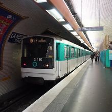 10号線は地下駅。