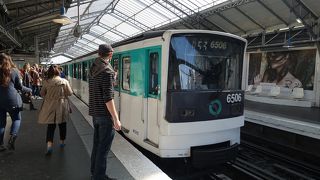 6号線だけは高架駅