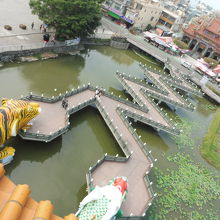 龍虎塔から見るとこの距離