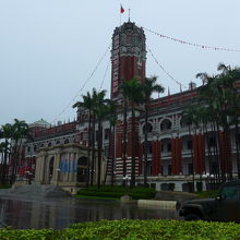 途中、立ち止まって撮影していたら警備員に注意されました