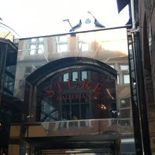 東側の入口付近