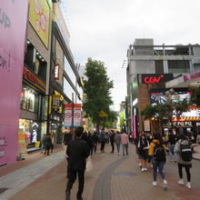 賑やかな通りです