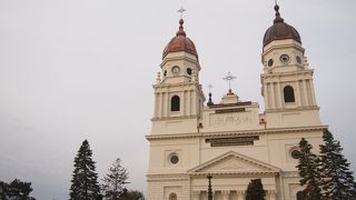 朝早くから祈りあふれる