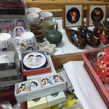 店内の一部。ちょっとあやしげ。