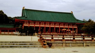 朱色が褪せてきた「平安神宮」