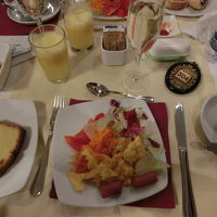 オレンジ絞り労働後、やっと朝食