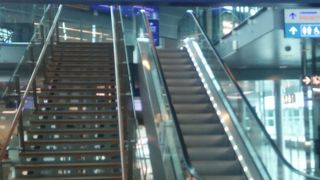 エスカレーターを上がったところの手荷物検査はすいています