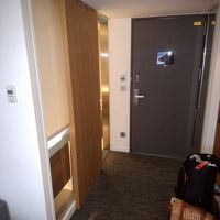 部屋は明るく、清潔感があります