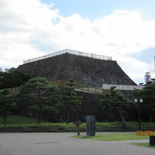 一段高い天守台 