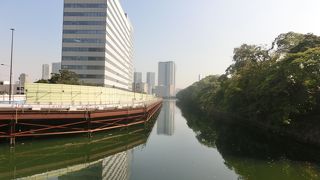 浜離宮の岸からは水上バスが発着