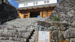 １３０年ぶりに再建され内部が公開されていた。