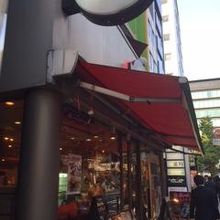 カジュアルなお店です。