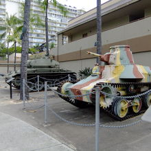 博物館の外観です。外に戦車が展示されていました。