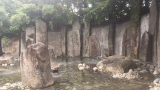 水をモチーフにした公園のようです。