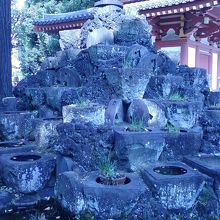 そばのひき臼です。