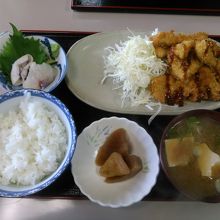 お勧めの１つ、ミックスフライ定食です。毎回メニューは違います