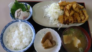 常連以外は足を踏み入れるのに躊躇するかもしれません。