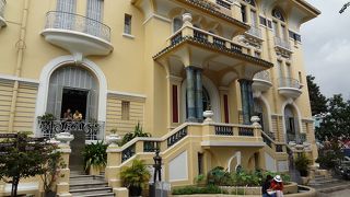 ホーチミン最古のエレベーターがある元資産家の邸宅