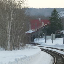ログハウス風の川湯温泉駅出発