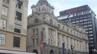 世界に誇れる歴史的な駅舎です。