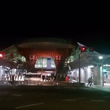 北陸新幹線開業当日の夜の鼓門