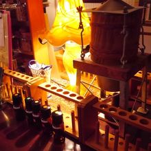 どの香りが好きかを判断するための香り入りの小ビンたち