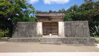 守礼門をくぐり抜けた先にある世界遺産です。